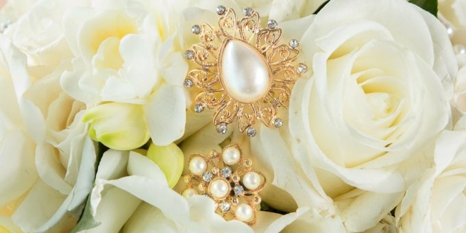 pearl-brooches