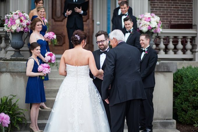 Two Rivers Mansion Wedding in Donelson Tennessee | Photo: LMR Photos
