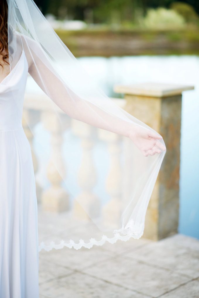long wedding veils under $200 | https://emmalinebride.com/bride/long-wedding-veils-under-200/