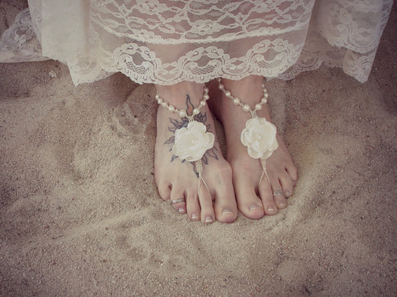 Walking down the aisle barefoot - barefoot sandals by Destination Barefoot | via https://emmalinebride.com/bride/walking-down-the-aisle-barefoot/