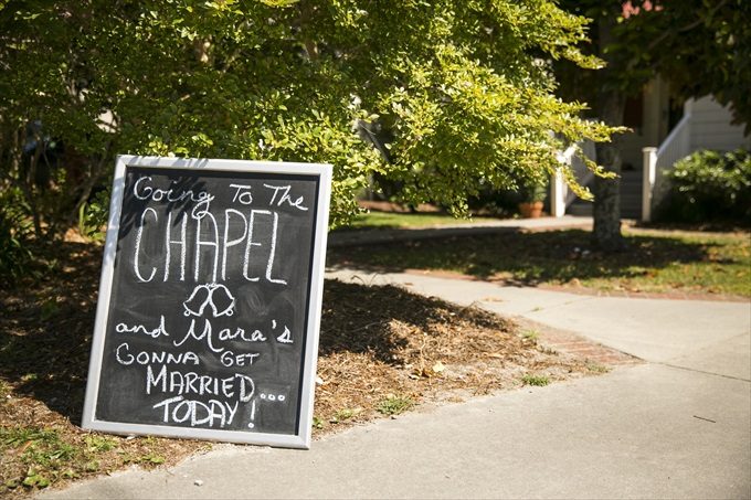 chalkboard chapel wedding sign in this Crystal Coast Wedding | North Carolina wedding photographed by Ellen LeRoy Photography - https://emmalinebride.com/real-weddings/breathtaking-crystal-coast-wedding-mara-will-married