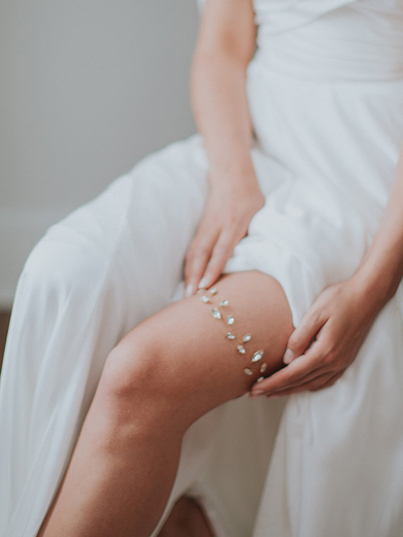 wedding garter with rhinestones - by davie and chiyo