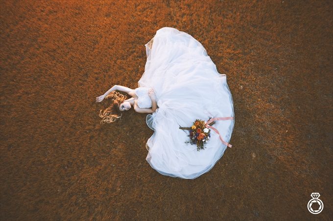 Barn Wedding Inspiration with Modern Flair | https://emmalinebride.com/real-weddings/barn-wedding-inspiration-with-modern-flair/ | photo by Marcus Anthony Photography - Wilmington Wedding Photographer