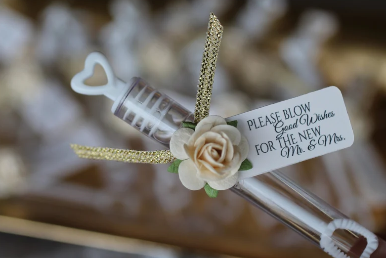 Where to Buy Wedding Bubbles Bulk Cheap (+ How to Personalize)