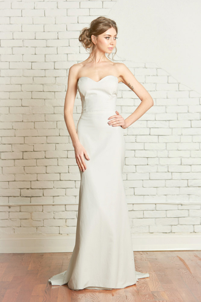 sleek strapless mermaid fishtail wedding dress