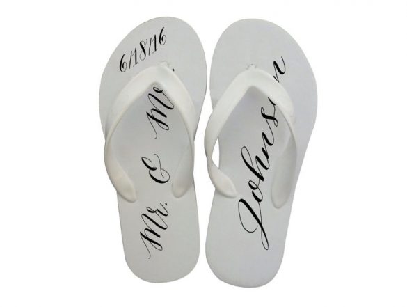 Where to Buy Cheap Flip Flops in Bulk for Weddings | Emmaline Bride