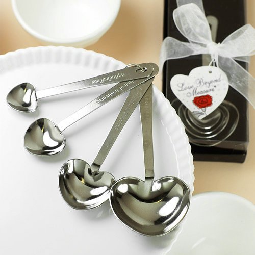 wedding favors ideas - heart-shaped measuring spoons via https://shrsl.com/153vj