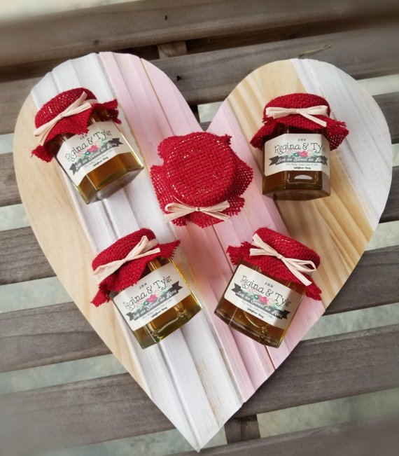 wedding favors ideas - jars of jam or jelly or honey
