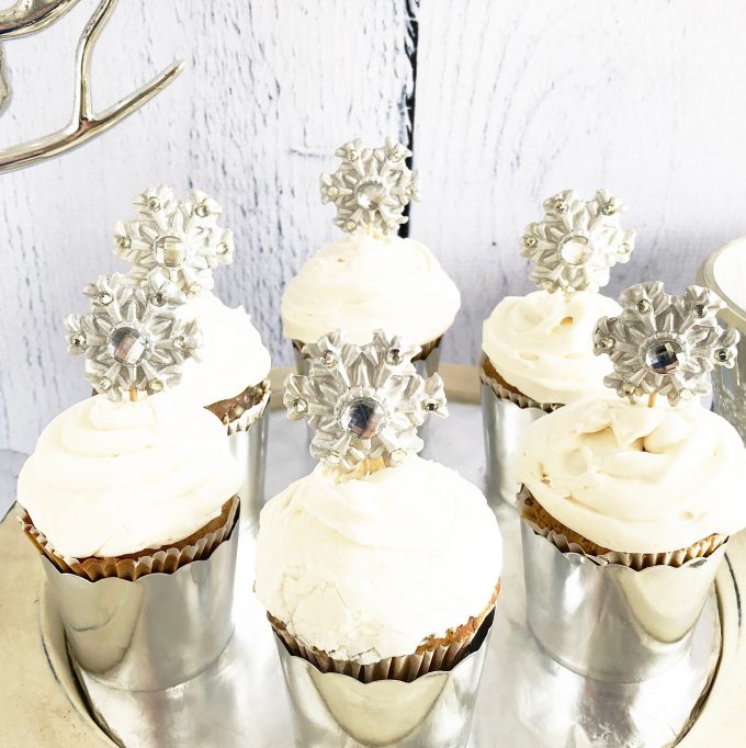 winter wedding cupcakes