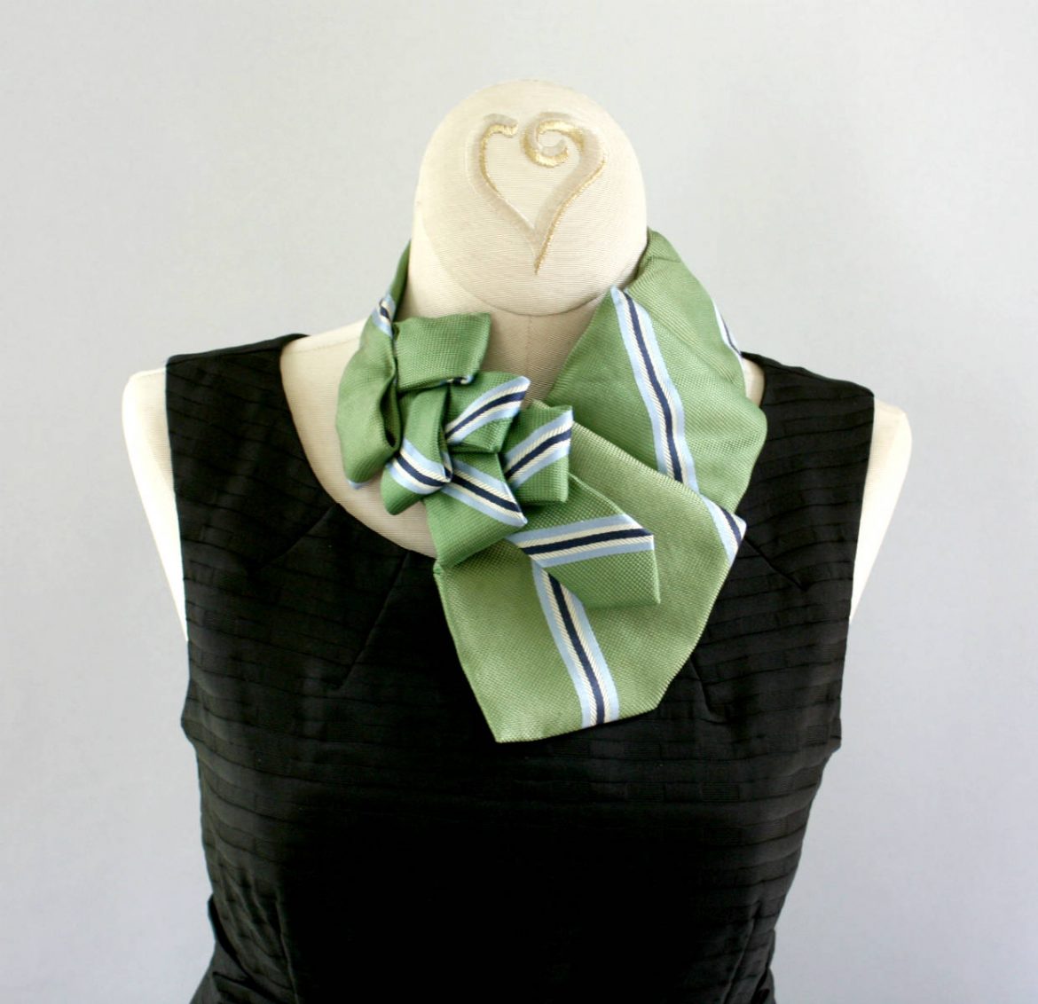 The Bride Wore This Necktie Scarf In Honor of Her Late Father(02)
