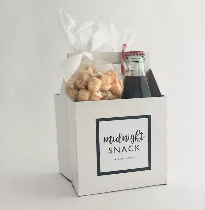 Midnight snack boxes to give to guests at your wedding reception