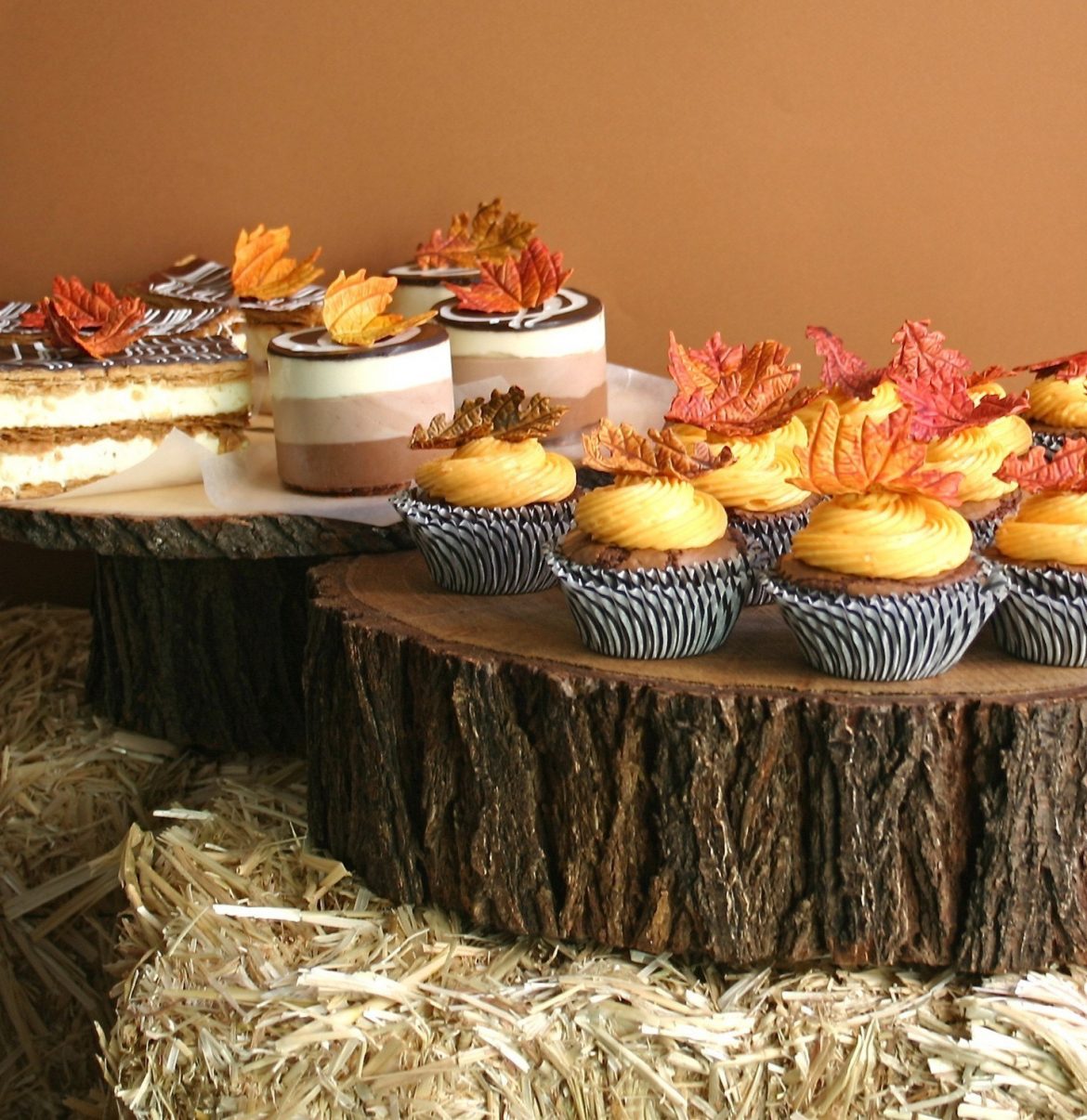 The Ultimate Rustic Cake Stand | Emmaline Bride Wedding Blog
