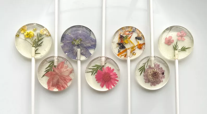 edible flower lollipops for spring wedding favors