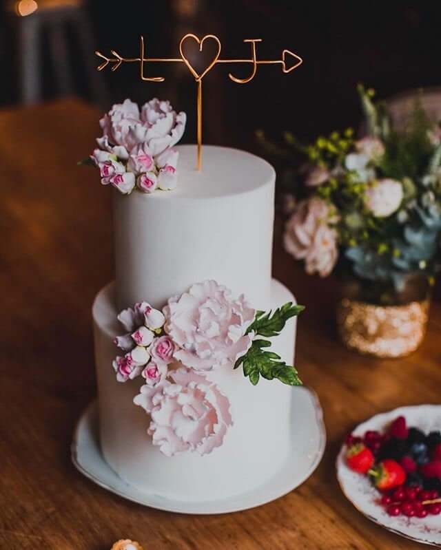 minimalist wedding cake toppers