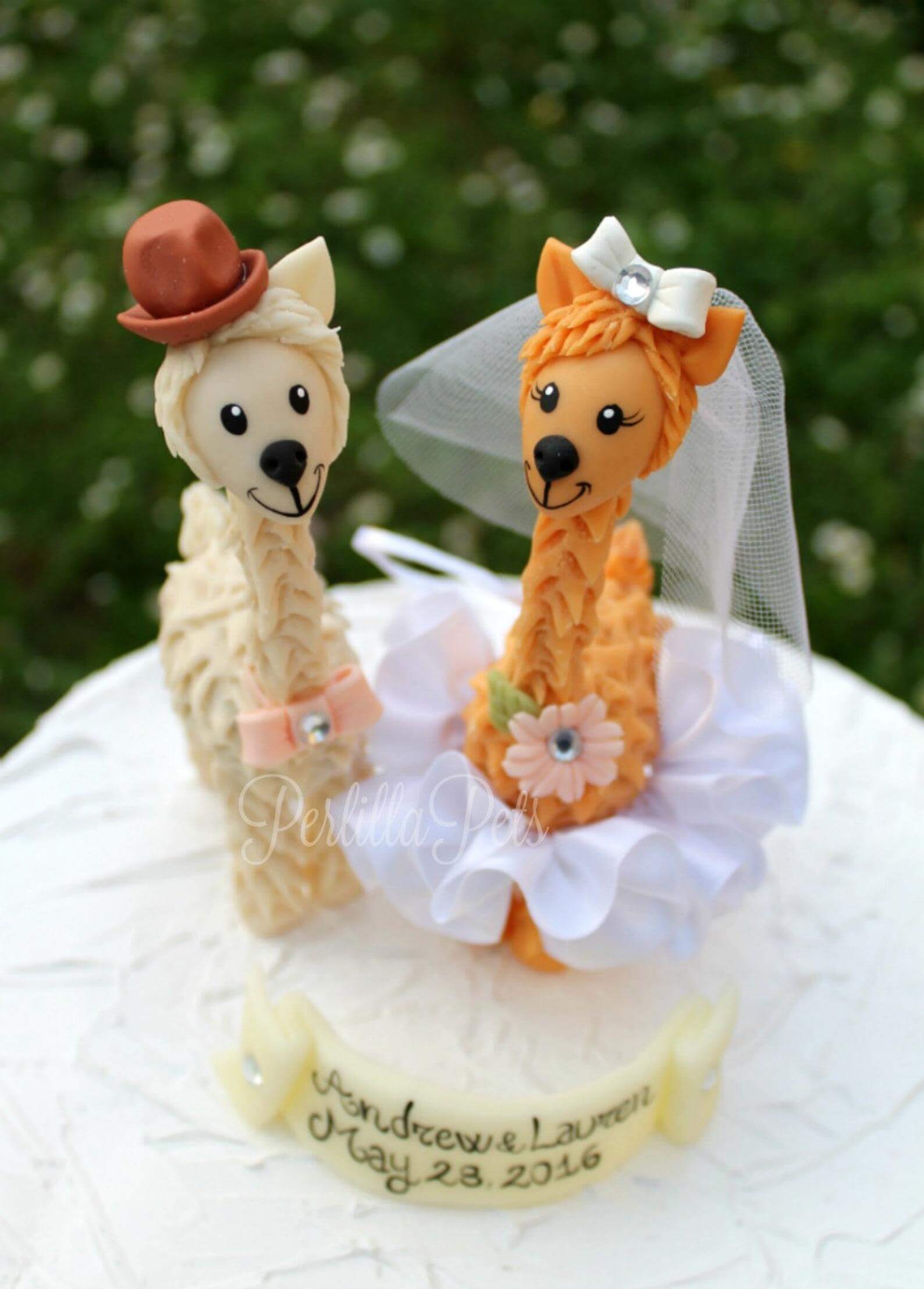 21 Cute Wedding Cake Toppers | Emmaline Bride 21 Cute Wedding Cake Toppers | Emmaline Bride