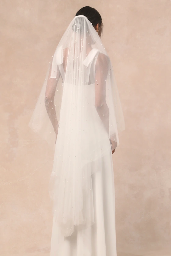 White tulle veil with pearls