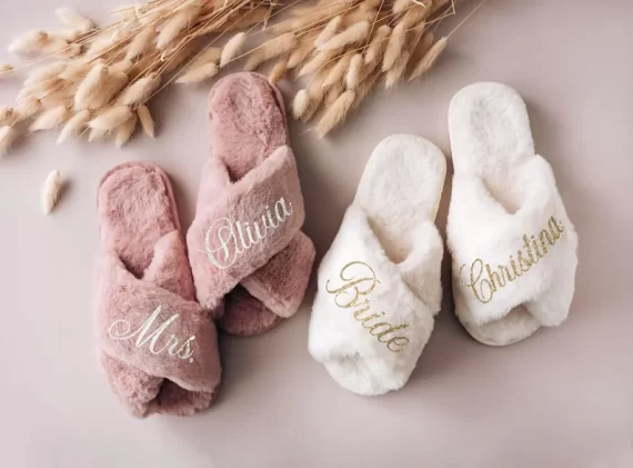 bridesmaid slippers laid out as gift sets including fuzzy, fluffy and affordable options for bridal parties