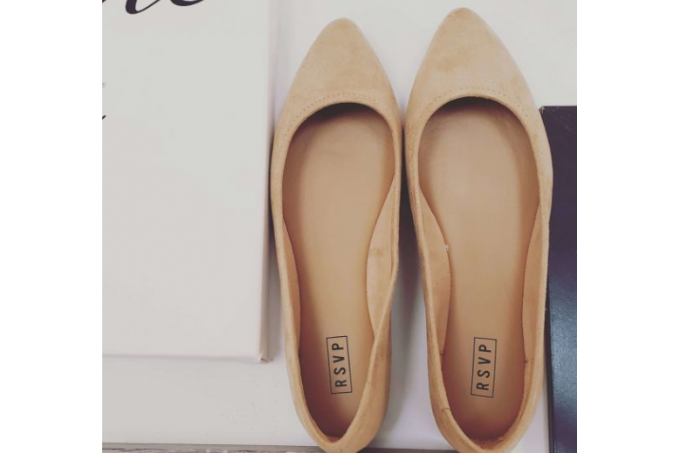 can bridesmaids wear different shoes
