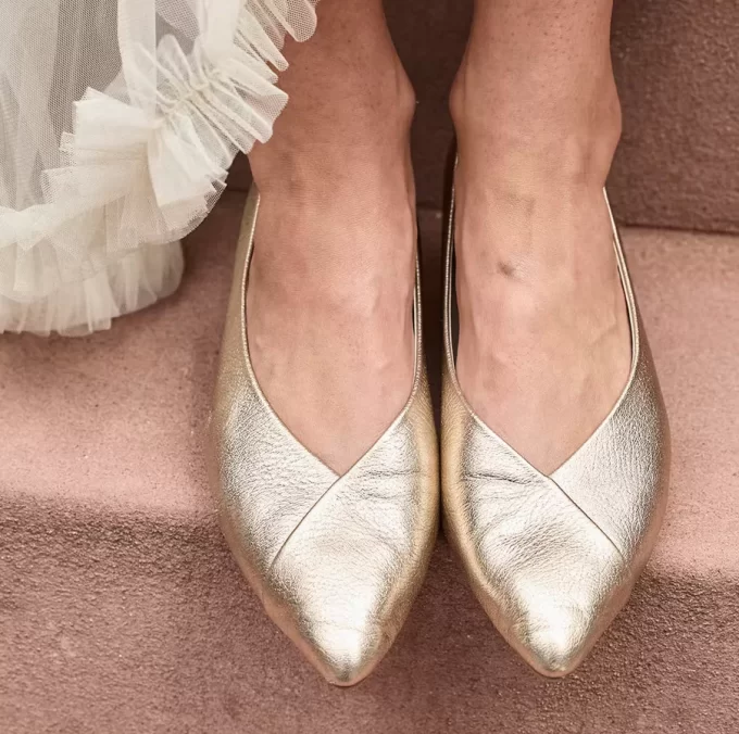 what kind of shoes to wear to wedding as guest