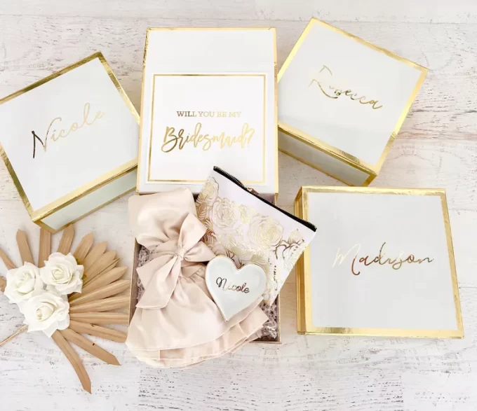 bridesmaid gift boxes for giving thank you presents on your wedding day