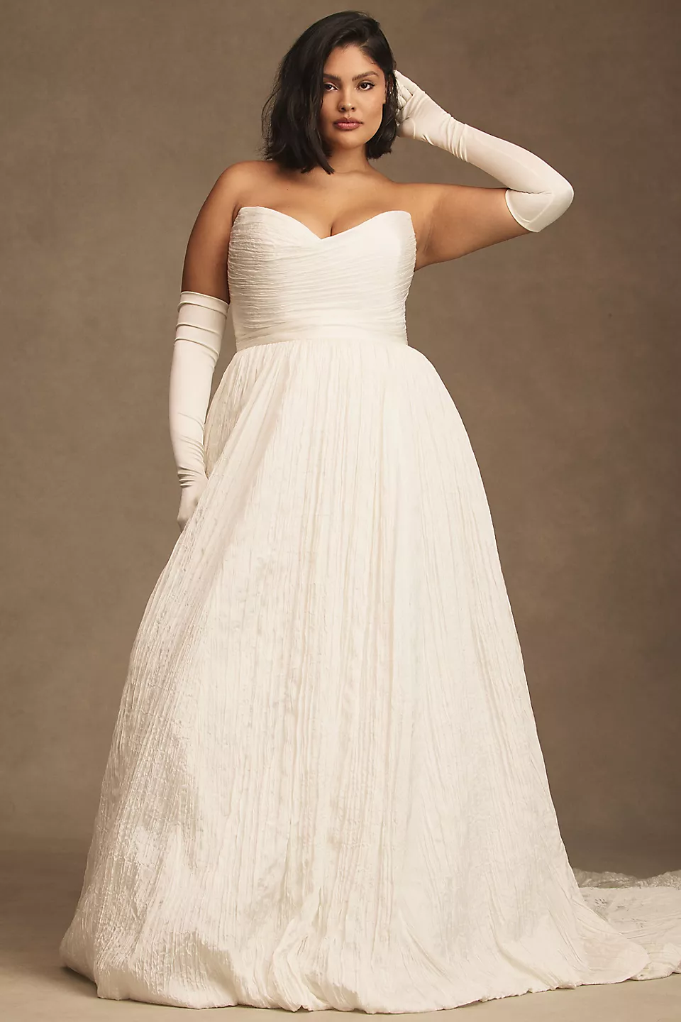sweetheart wedding gown that flows away from belly area