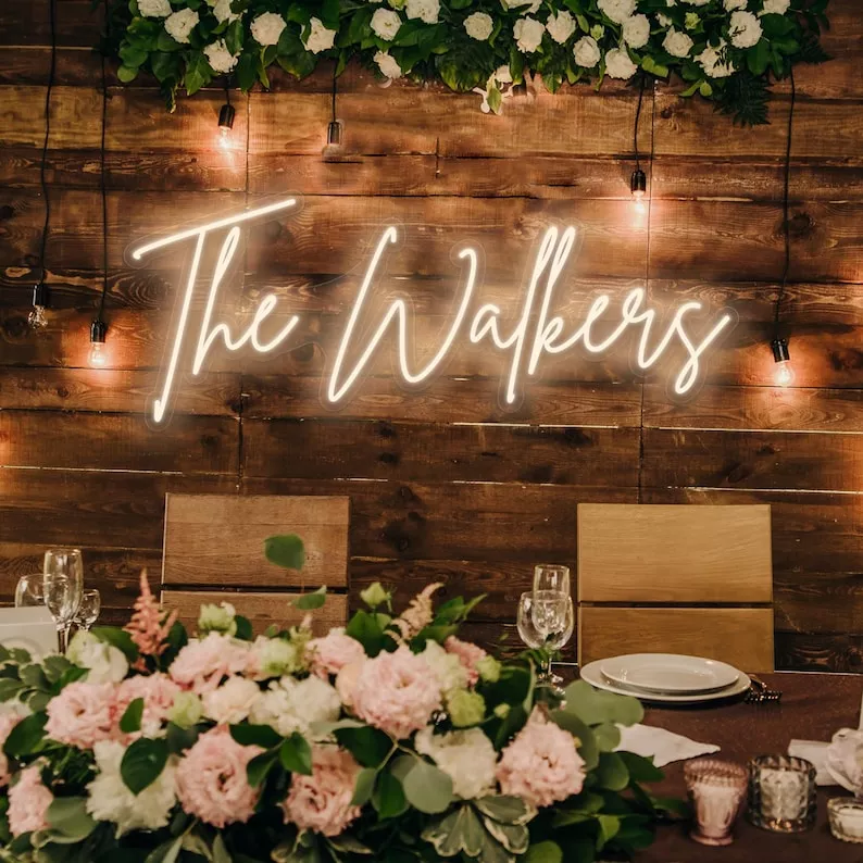 Best wedding welcome signs: neon light-up sign for evening wedding
