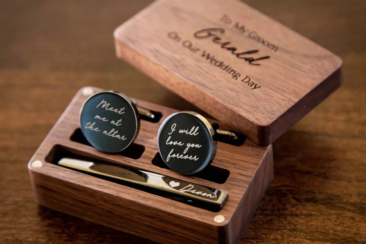 best cufflinks for grooms featuring silver, gold, and personalized wedding cufflinks