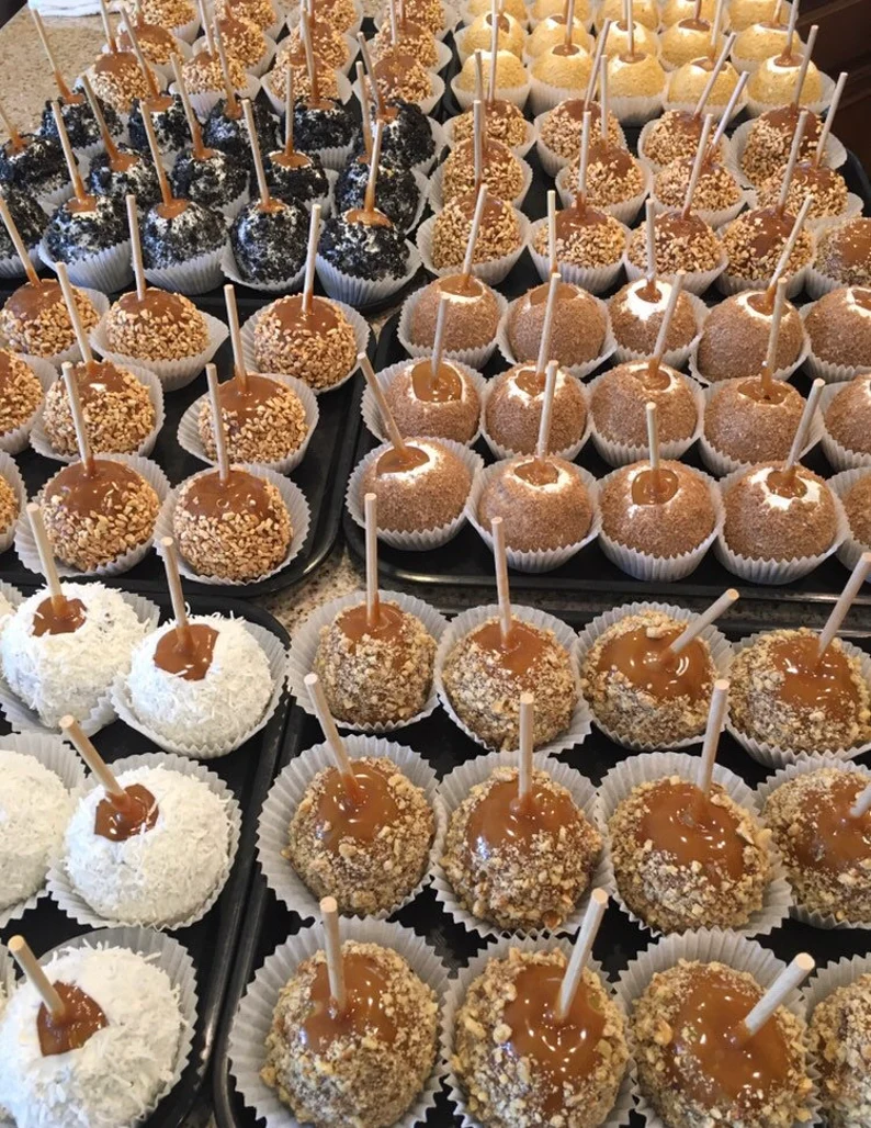 caramel apple favors for an October wedding