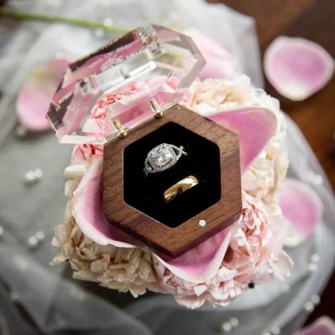 acrylic flip top clear lid wedding ring box