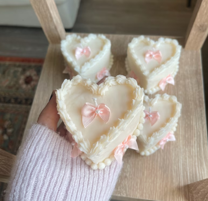bow cake candles