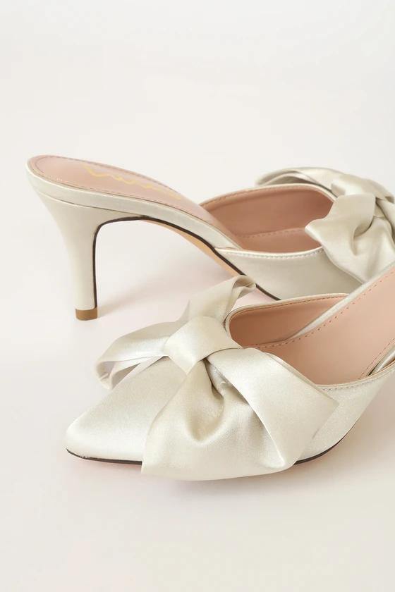 pointed toe bow mules