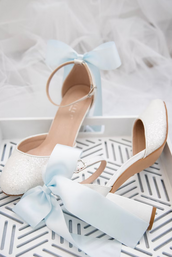 rounded glitter heel block shoes with blue bow