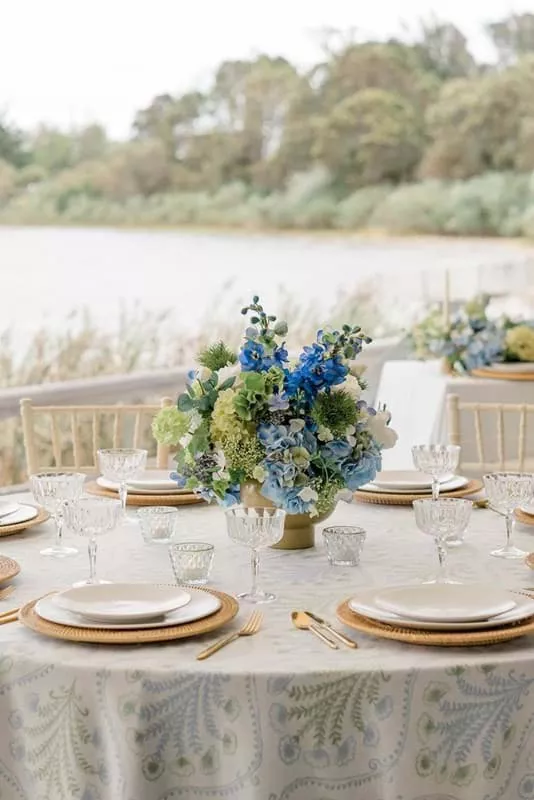 easy setup for rental wedding flowers