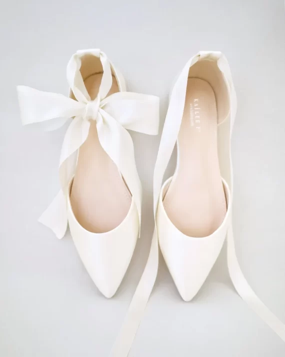 Stylish and comfy wedding flats for the bride