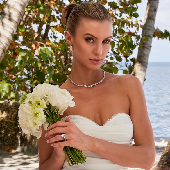 Stone Bride Three Stone Engagement Rings for the Modern Bride: With Clarity