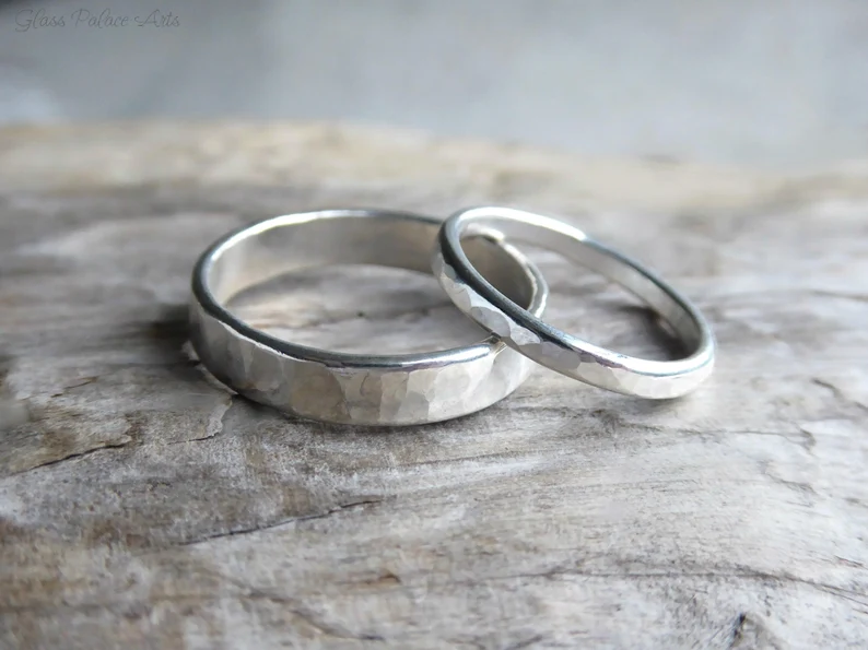 Couples Sterling Silver Ring Set, His and Hers Promise Rings Engagement Set, Minimalist Hammered Wedding Bands 4mm 2mm, Matching Couples Rings