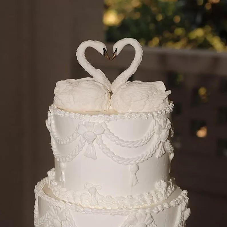 fondant swan wedding cake topper
