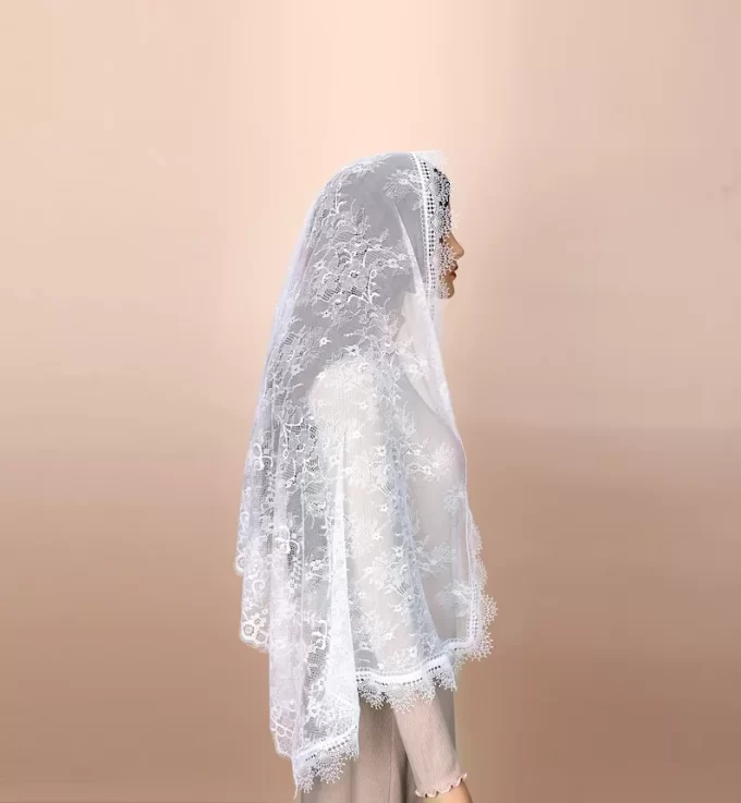 Catholic church lace mantilla veil for Spanish Mass