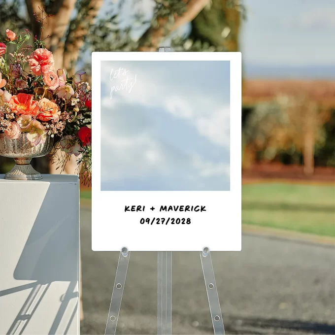 Acrylic welcome sign with mirrored effect and polaroid frame