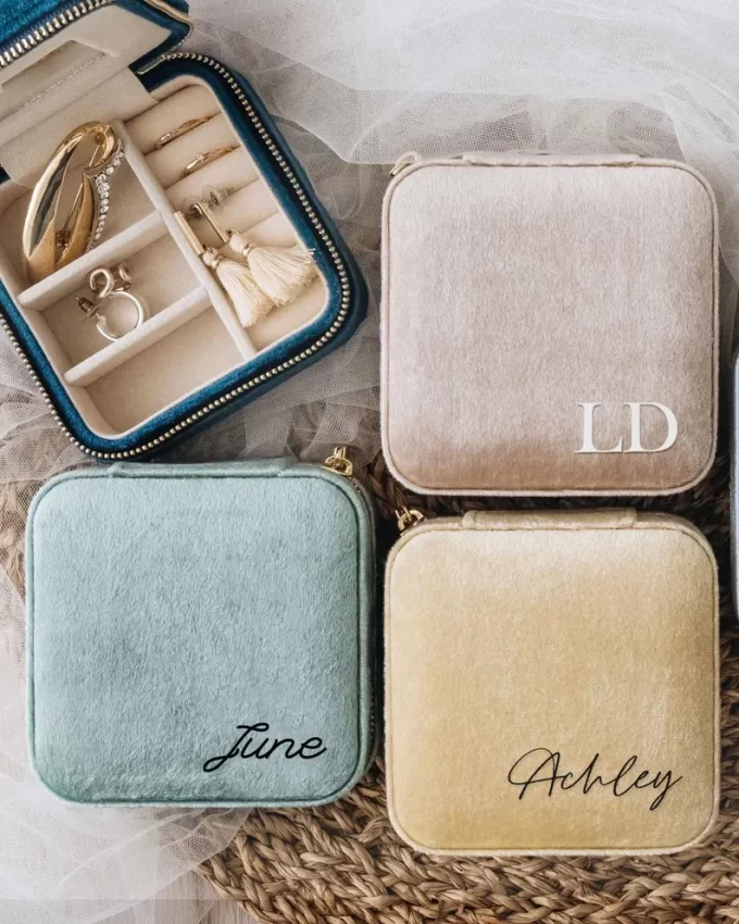 Personalized bridesmaid wedding day jewelry box