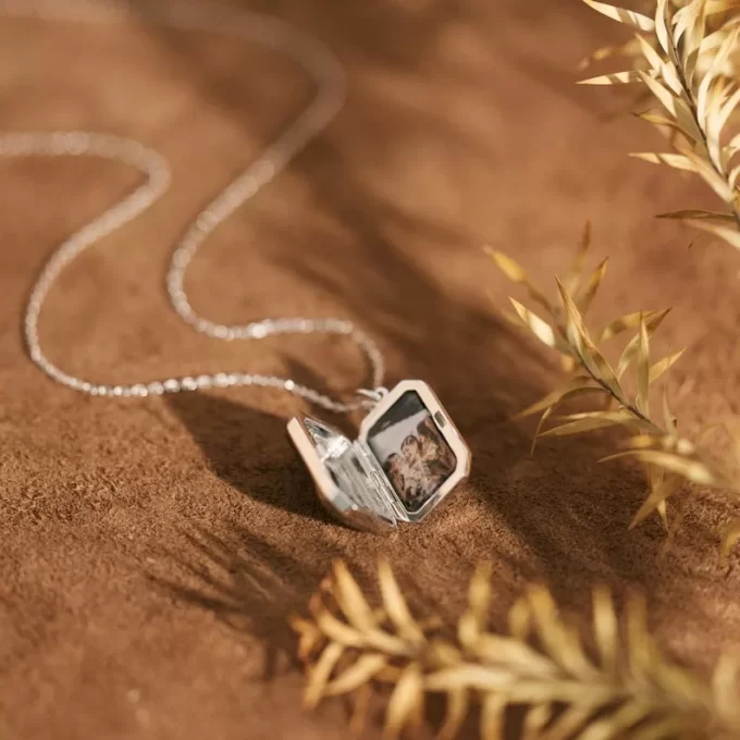 Photo locket necklace for wedding day bridesmaid gifts