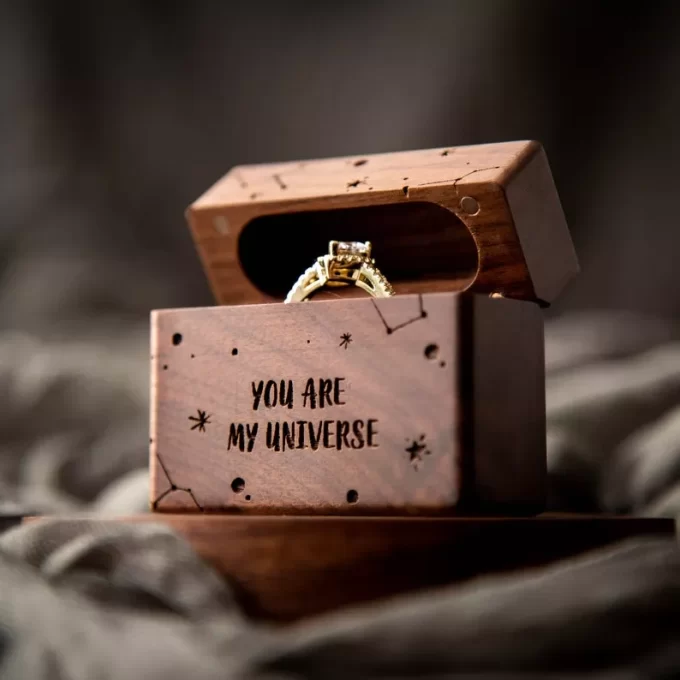 Slim pocket engagement ring box