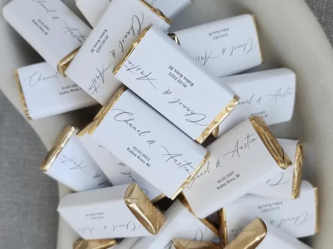 personalized mini bars of chocolate for wedding favors