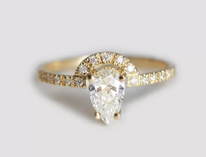 Stunning sparkly engagement ring with unique simple setting