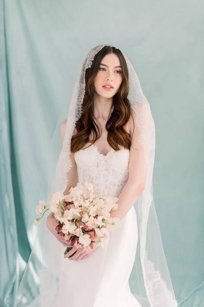 Bridal veil with lace - mantilla wedding veils