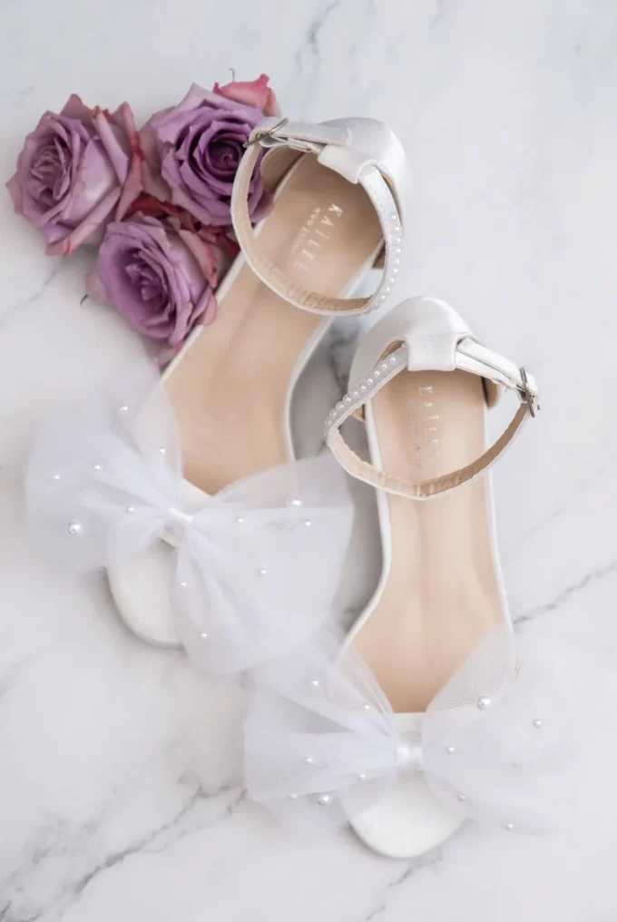Low heel wedding shoes with tulle bow and pearls