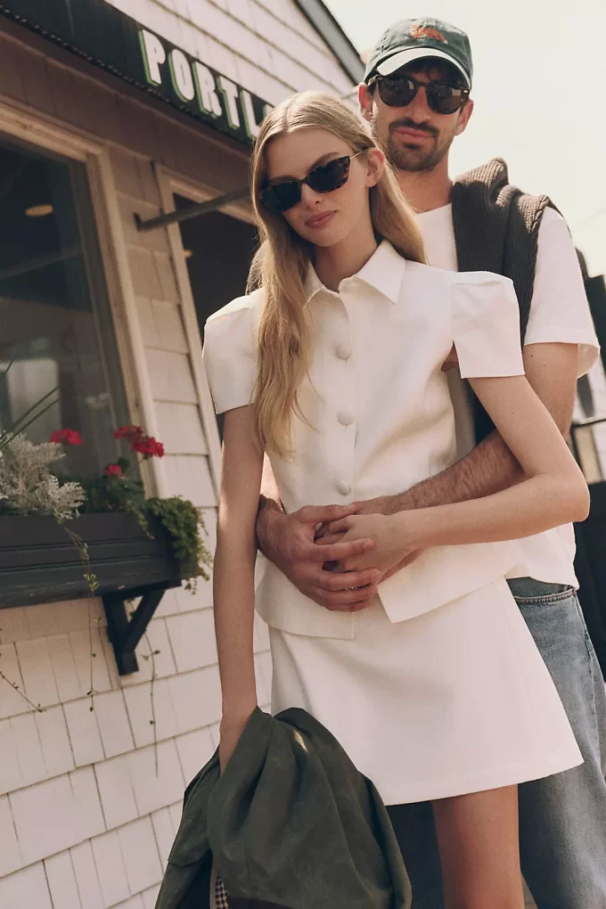 Bridal blazer with short sleeves and buttons with white skirt