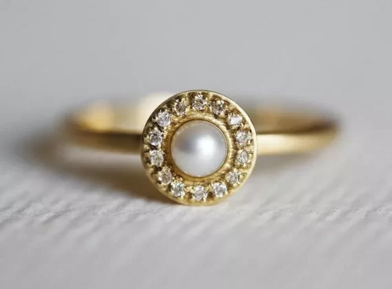 Pearl engagement ring with minimalist style