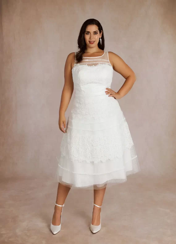 Plus-size A-line reception dress that hides tummy and enhances curves