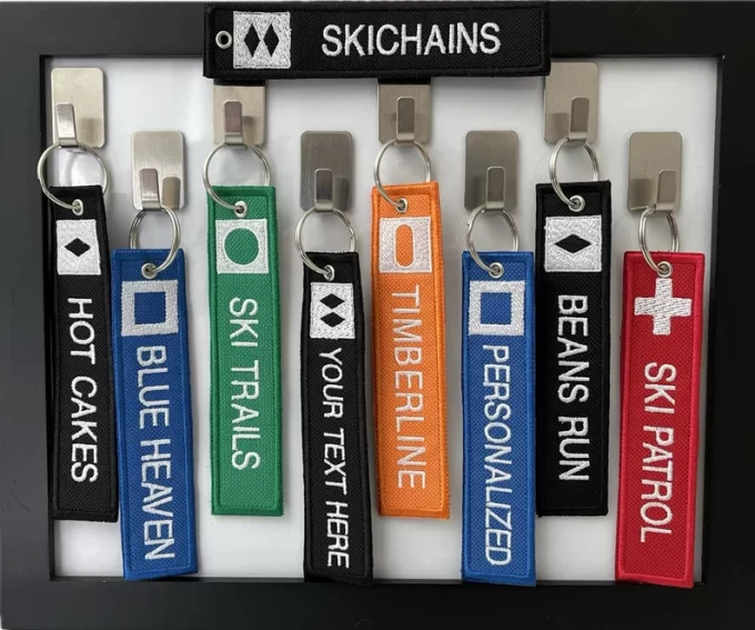 skiing trail sign keychain
